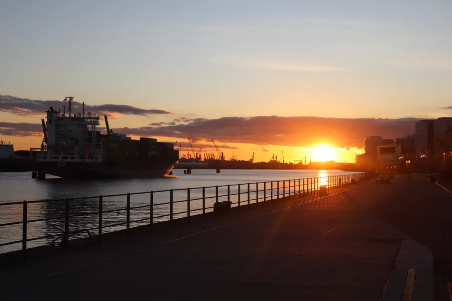 Hamburg Akacia 1